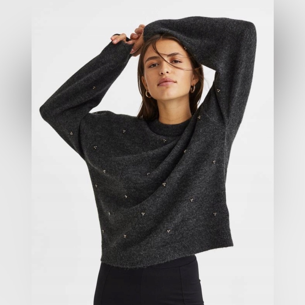 🦋 3/$9 H&M sweater with chrome beaded clusters dark grey size small oversized